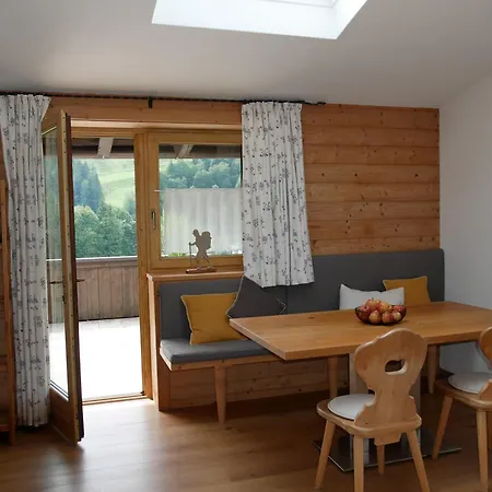Thuss'n: Family-friendly Alpine Retreat Apartment *